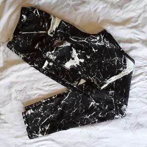 XL leggings black and white
